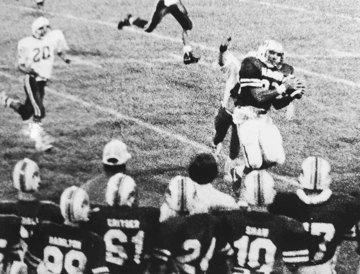 GottulaTodd's tweet image. Man I hated 2-a-days. But man, what I wouldn't do to go through it all again with the guys. #1990 #OptionFootball #22FloodRightPass