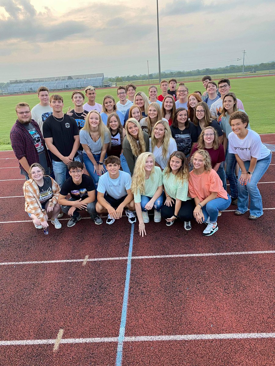 TibbsEAG's tweet photo. Senior Sunrise this morning. I might be partial but this group of young men and women remind me every day why we do what we do. They are amazing. Class of 2022, Welcome to your Senior Year! #ehsco2022 #eagrocks #seniorsunrise https://t.co/1GWNapyoyE