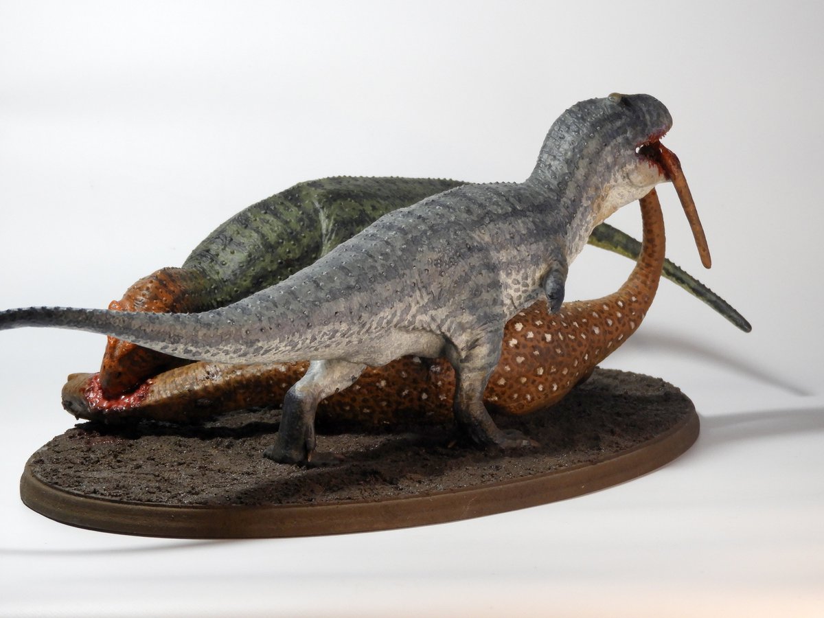 dinoesculturas's tweet photo. Una pareja de #Ekrixinatosaurus derribando un #Andesaurus juvenil trabajando en conjunto. Escala 1:24, masilla epoxi @parsecsarte
A pair of Ekrixinatosaurus take down a juvenile Andesaurus working as a team. 1/24 scale, epoxy clay https://t.co/OKkmaAAoS7