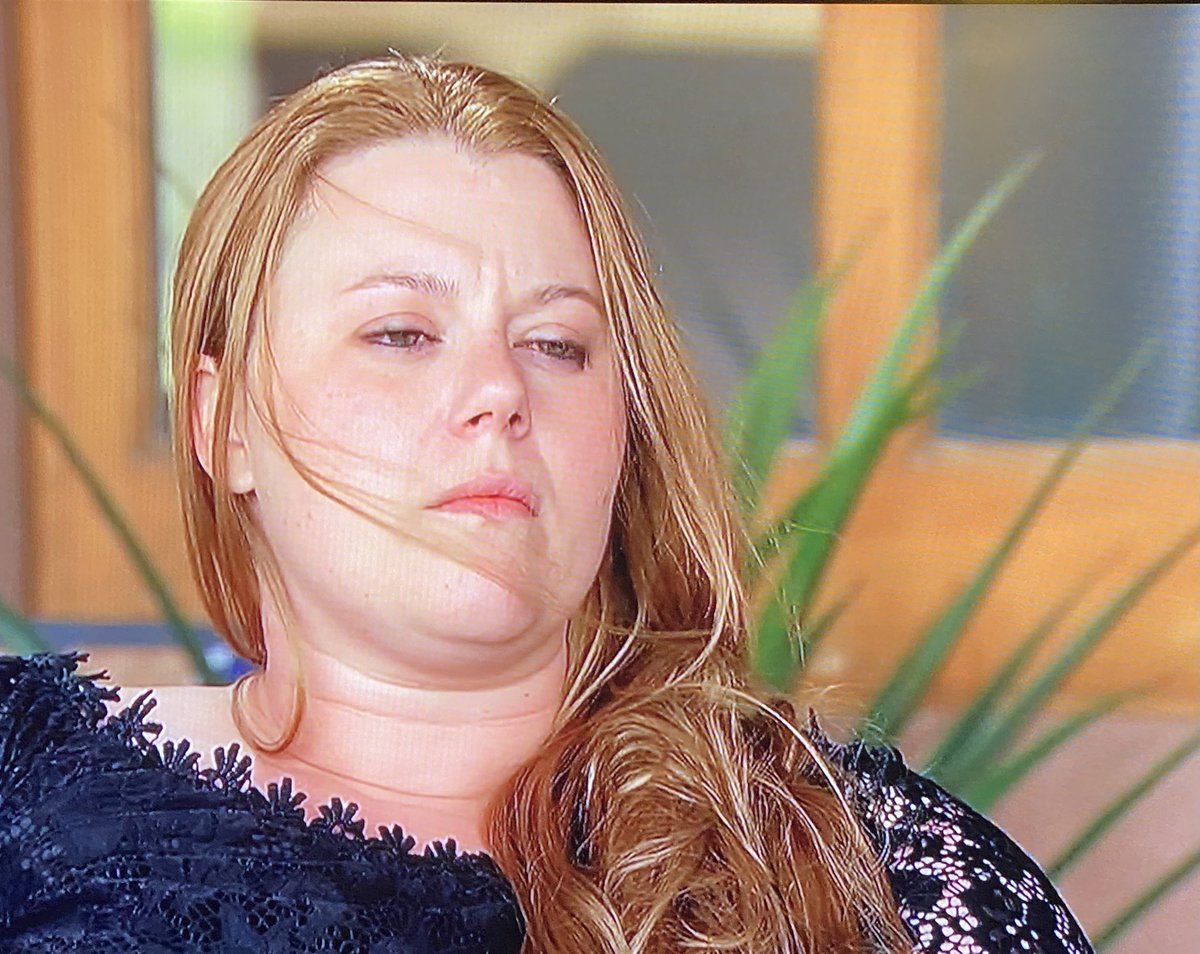 BachHo19's tweet photo. Who hurt this woman??😭 #bachelorette #BacheloretteABC https://t.co/JQe1K2kgbt