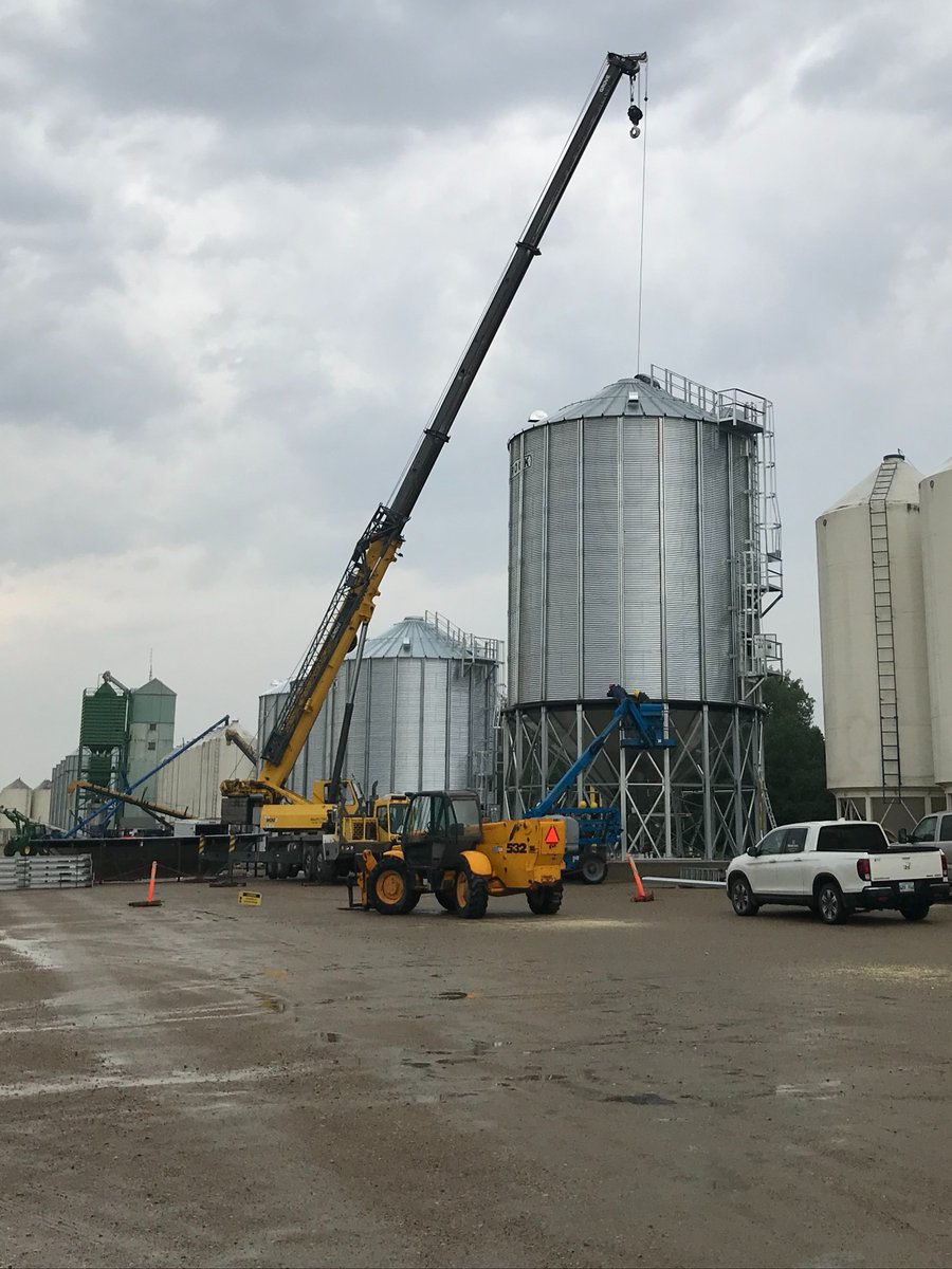 LinearGrainInc's tweet image. Hopper #1 is up in our six hopper expansion project.