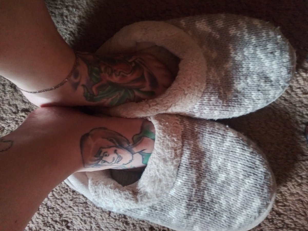 Selling feet pics