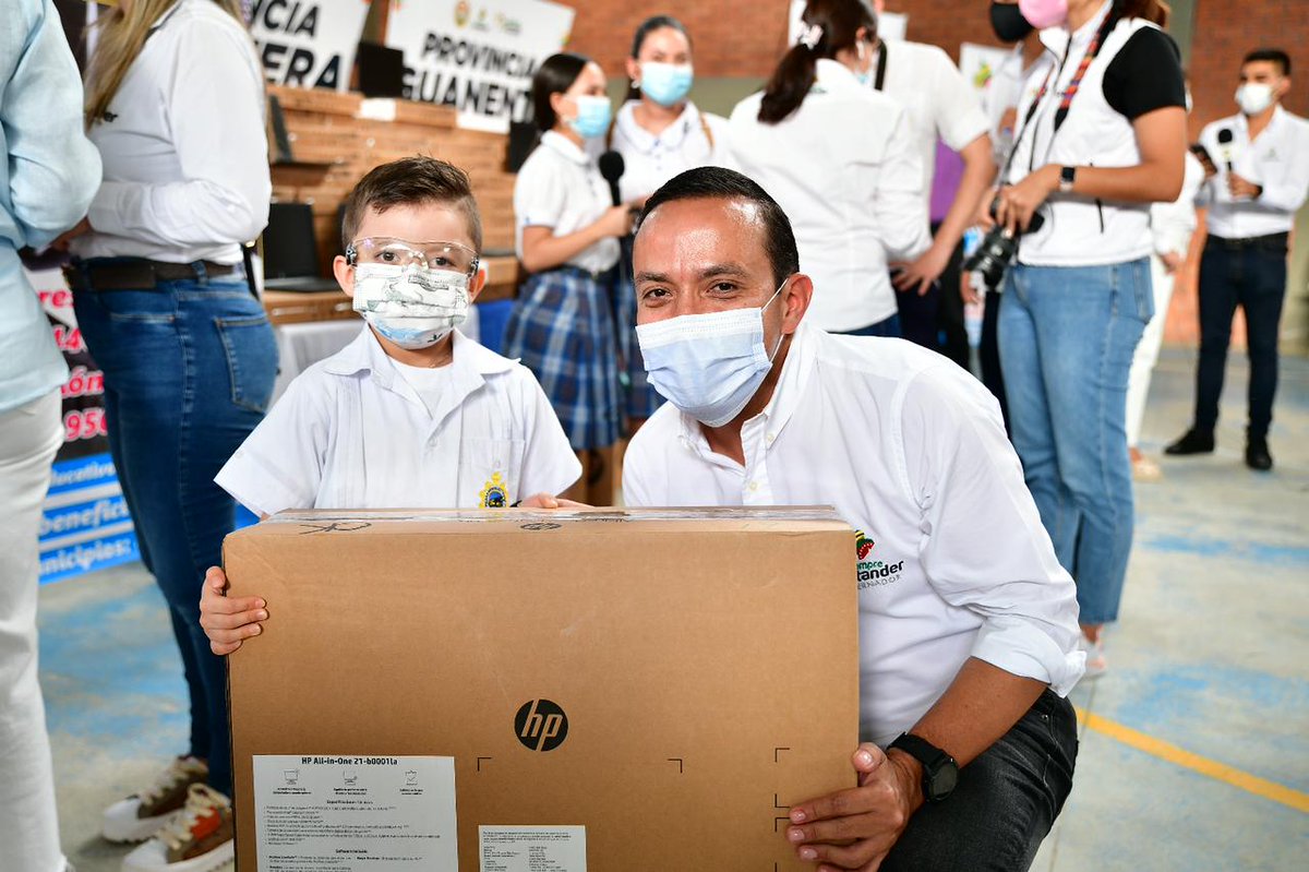 MAguilarHurtado's tweet photo. ¡No más dificultades para estudiar!
 Con el apoyo del @Ministerio_TIC, lanzamos el Plan de Conectividad en Santander. Instalaremos 125 puntos WiFi en las sedes educativas de 53 municipios
no certificados. https://t.co/2tE9sJXZJB
