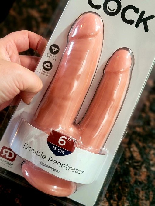 🙄😻🙊 always love a new toy https://t.co/CUcmGZNFbx