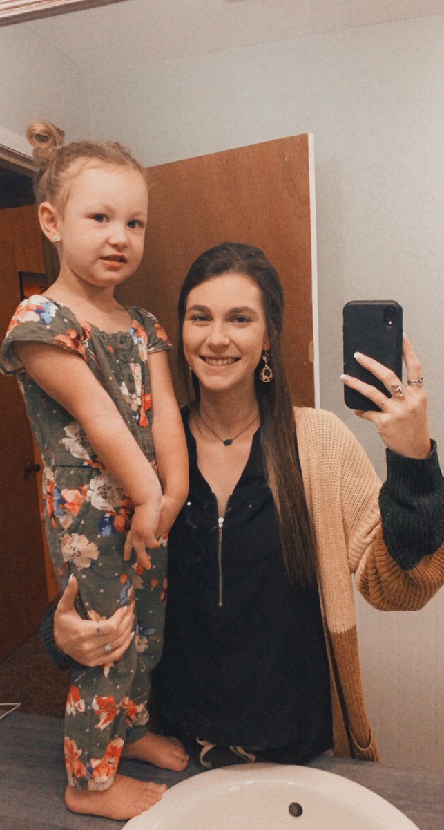 haleybrooke21's tweet photo. Life update: we started school together! Her first day of my school &amp; my first day teaching💗 https://t.co/ndD8H3snrB