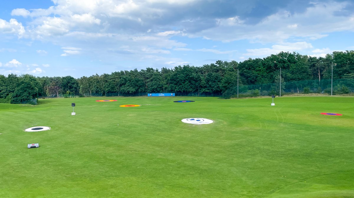 TrackmanGolf's tweet image. Have a look at one of the most recent TrackMan Range facilities: Golfclub Syke ⛳️ 💯
Do you know a facility that could use a similar setup? 

#TrackManRange #UnleashYourPotential