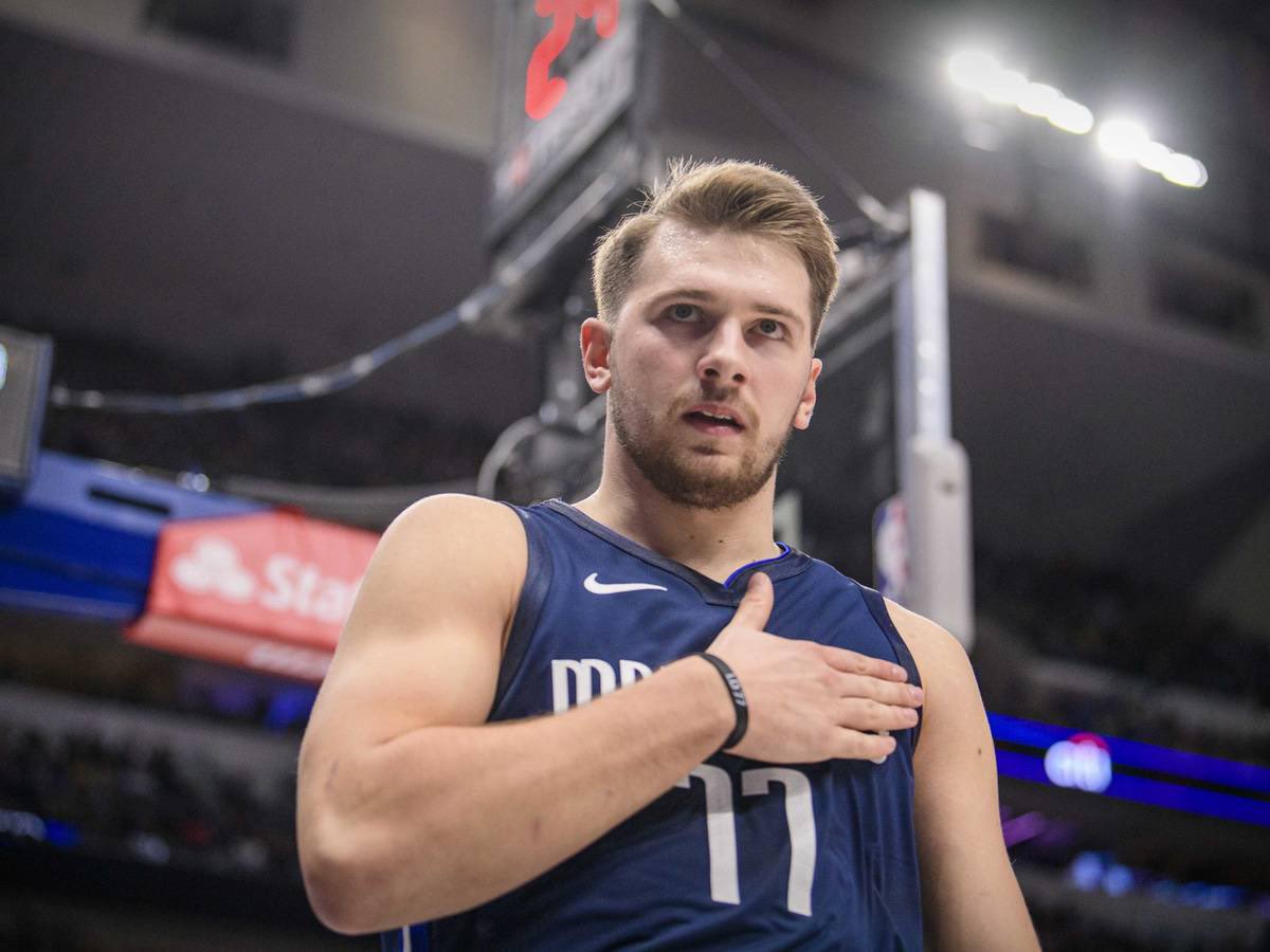 CEOSports1's tweet photo. CONTRATO MILLONARIO EN LA NBA🤑 

El jugador esloveno de los Dallas Mavericks, Luka Doncic renovará por 5 años con el equipo. 

La cifra de la extensión del contrato es copiosa. Se trata de 207 millones de dólares 💵.

#doncic #lukadoncic #nba #Mavericks https://t.co/pjgUqASraK