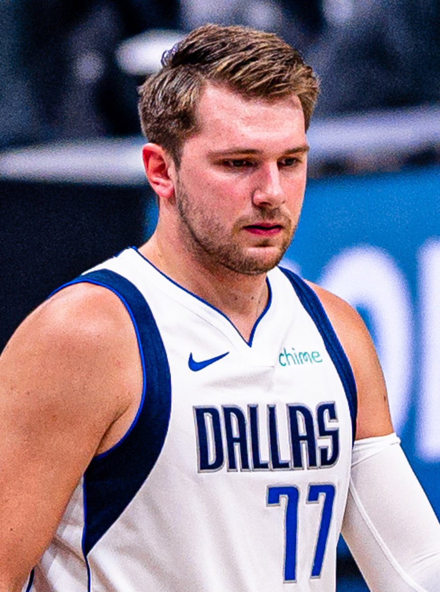 CEOSports1's tweet photo. CONTRATO MILLONARIO EN LA NBA🤑 

El jugador esloveno de los Dallas Mavericks, Luka Doncic renovará por 5 años con el equipo. 

La cifra de la extensión del contrato es copiosa. Se trata de 207 millones de dólares 💵.

#doncic #lukadoncic #nba #Mavericks https://t.co/pjgUqASraK