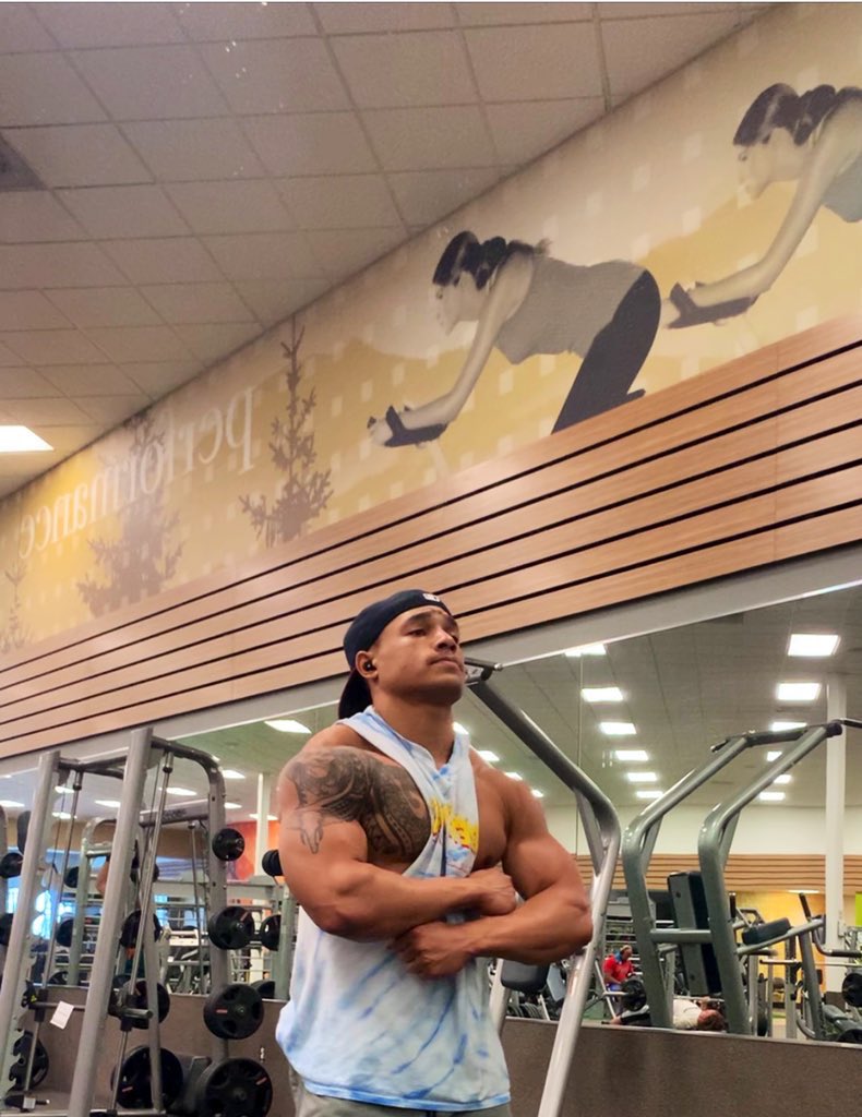 HamptonLateef's tweet photo. Gym Over Luv https://t.co/0A6IZFi9ei