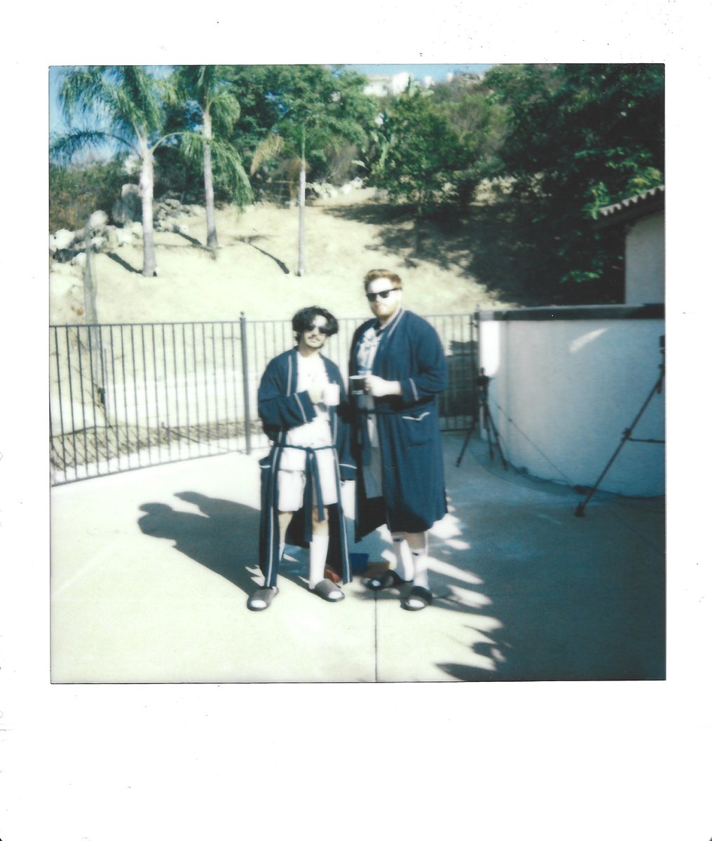 VilifiedPeanut's tweet image. Team Bedhead vs Team Phallic Foods