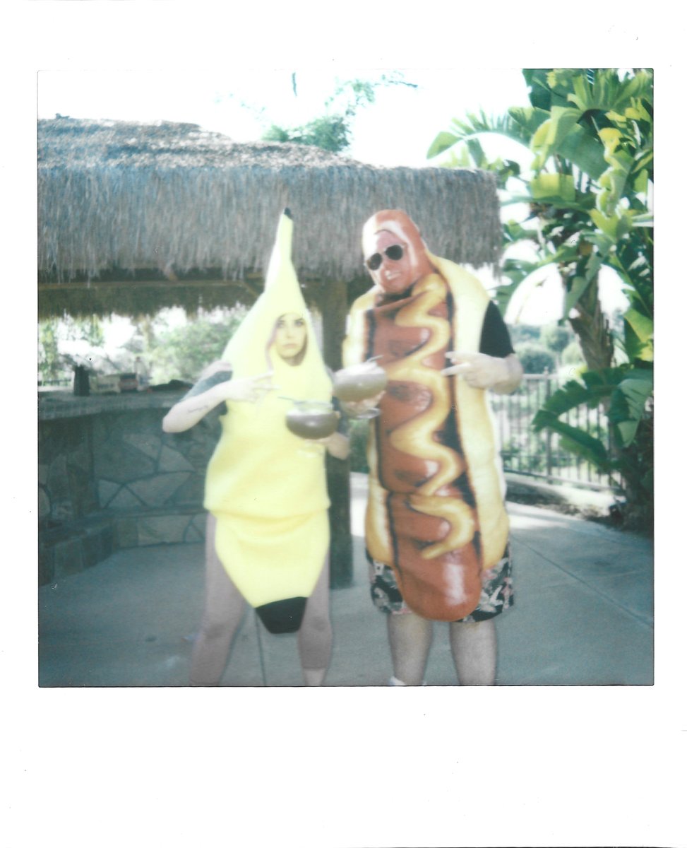 VilifiedPeanut's tweet image. Team Bedhead vs Team Phallic Foods