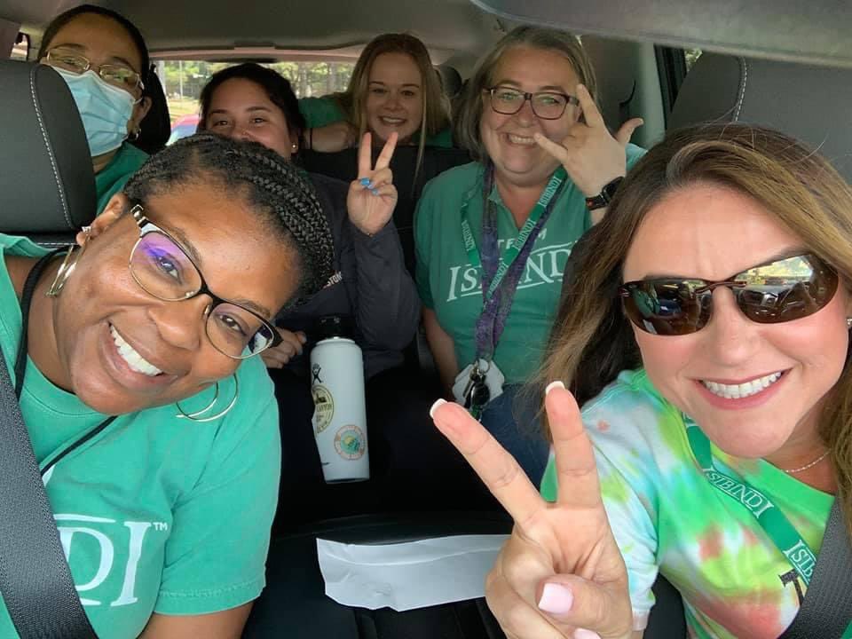Help us congratulate our🥇1st Place Scavenger Hunt Winners🥇: Jeanette Eugene, Caitlin Swisher, Keli Duerson, Faith Kangieser, Aidee Cortes and Ariana Regardia all from Team Isibindi 💚

#fielderpride
