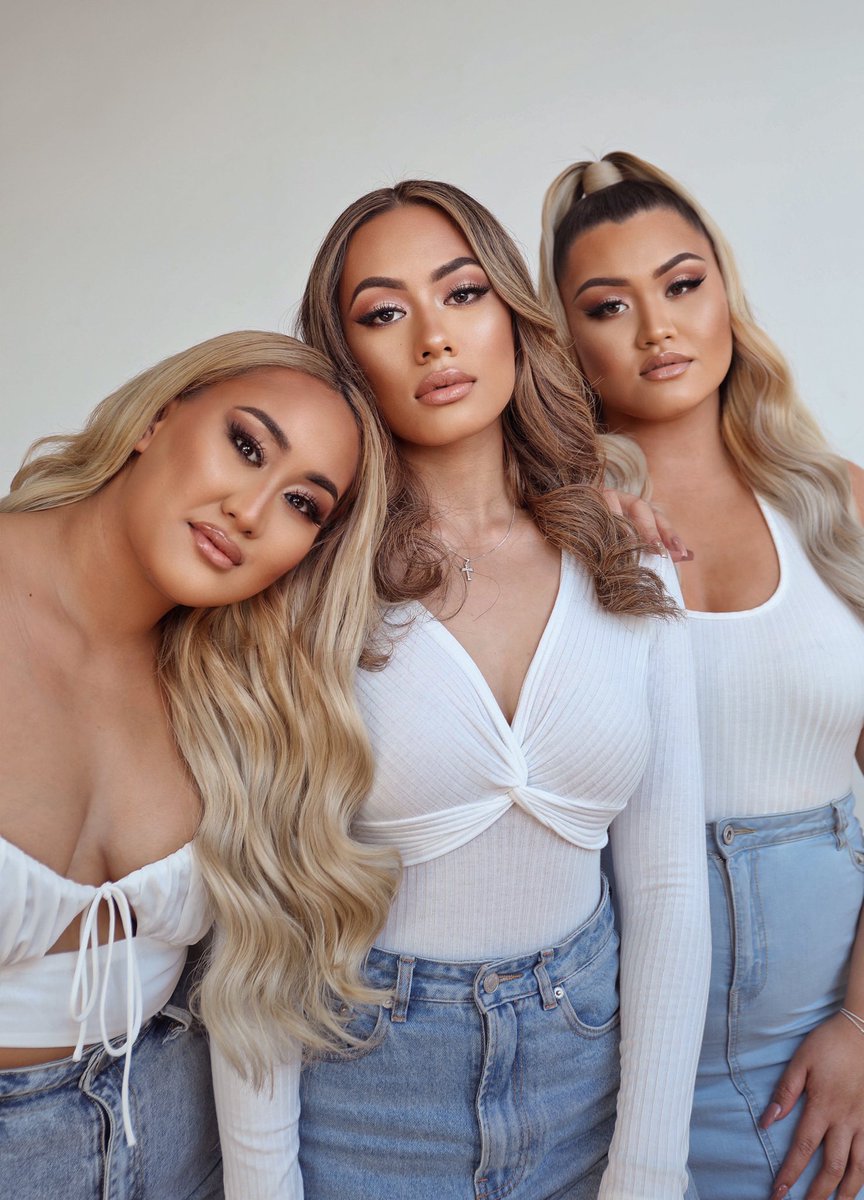 • DAUGHTERS OF SAMOA 🇼🇸 • 

Tanya wearing our PB Glow Powder in the colour ‘Gatsby’
Tyra wearing our PB Glow Powder in the colour ‘Pixi Dust’ 
Tanya wearing our PB Glow Powder in the colour ‘24K Gold’ &amp; ‘Gatsby’