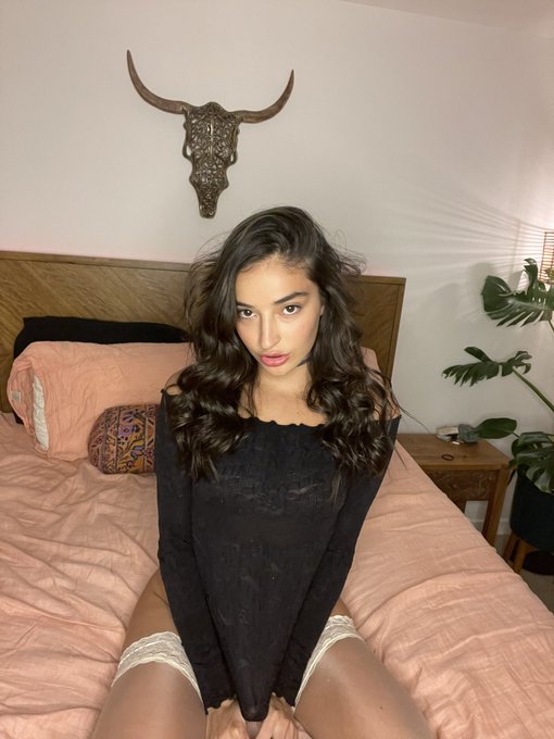 1 pic. Demon time .😈 come tell me all your naughty secrets   https://t.co/3gTMn9S6gs https://t.co/SI