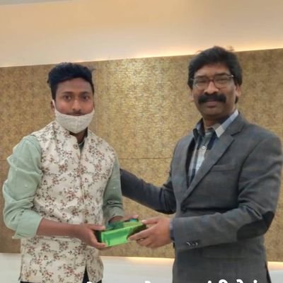 हमारे राज्य के यसशवी मुख्यमंत्री आदरणीय <a href="/HemantSorenJMM/">Hemant Soren</a> जी को जन्मदिवस की ढेरों शुभकामनाएं, ईश्वर से प्राथना है आप सपरिवार हमेशा स्वस्थ रहें दीर्घायु रहें और राज्य हित में इसी तरह कार्य करते रहें।

#HappyBirthdayHemantSorenJi