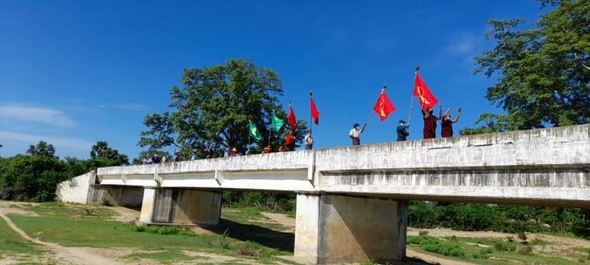 Flying the flags high, residents in #Butalin Tsp protested against the Military Dictatorship chanting revolutionary solgans.
LEGALIZATION OF NUG

#Aug10Coup 
#WhatsHappeningInMyanmar