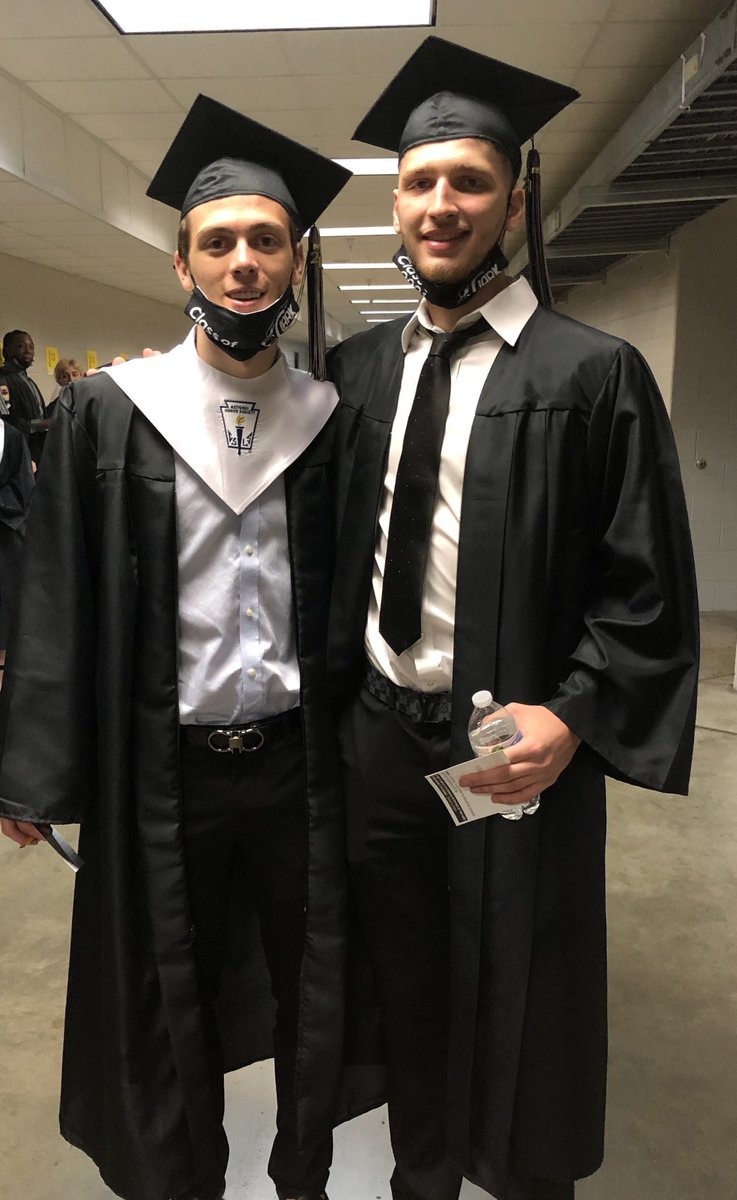 SteveSylestine's tweet photo. Just some cool grad pics back in June from our Clark BB🏀 Cl of ‘21. We’ll miss these guys! https://t.co/HldbBRtiHX