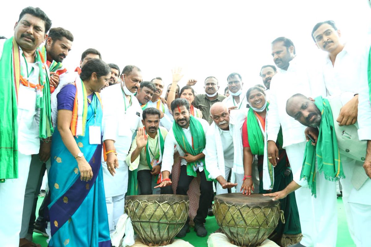 revanth_anumula's tweet photo. I thank wholeheartedly 
@premsagarraok and @seethakkaMLA for the hard work they put in to make #DalitaGirijanaAtmagowravaDandora a grand success.Let’s continue to work together to free #Telangana from dictatorial rule. https://t.co/6teYIy26VC