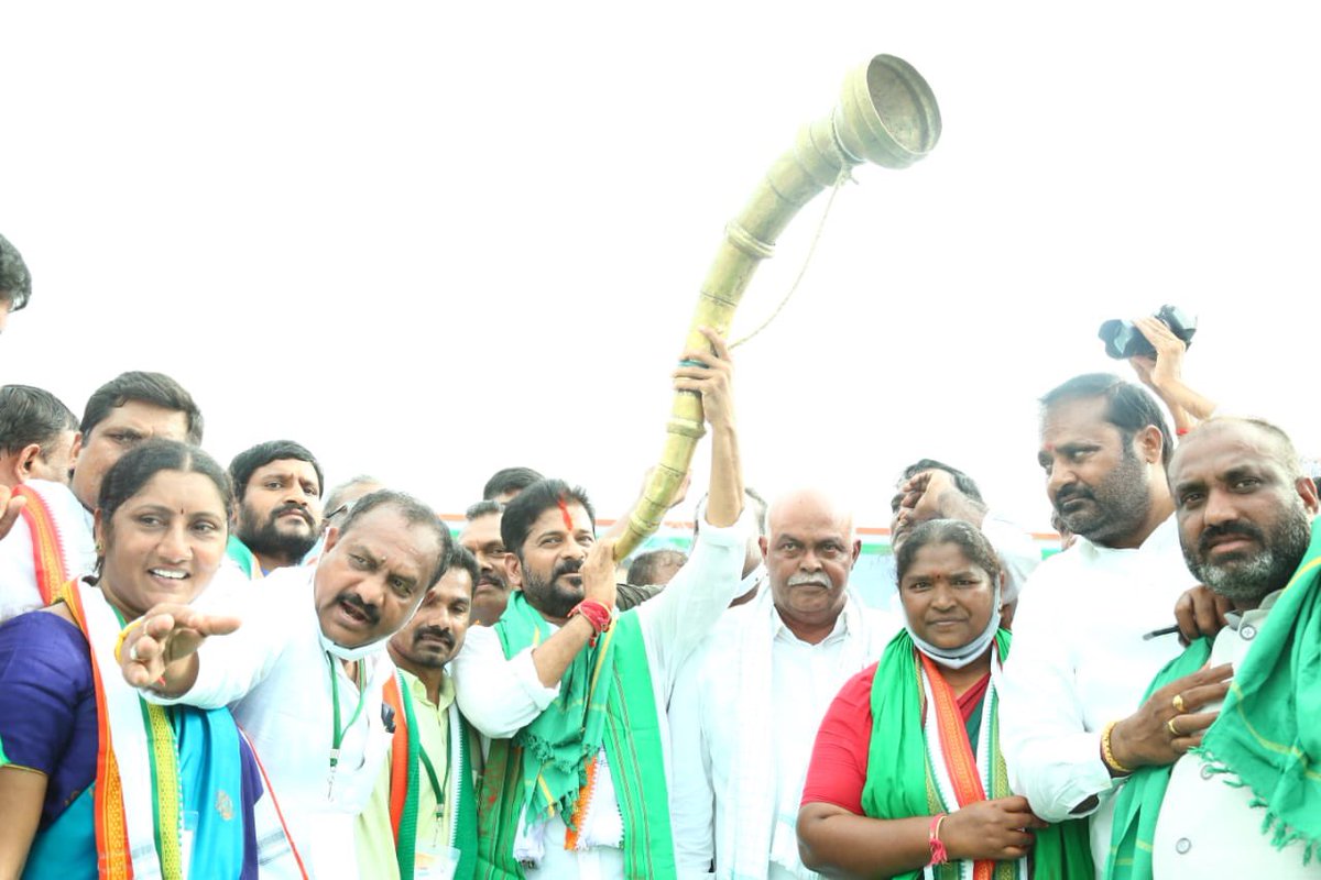 revanth_anumula's tweet photo. I thank wholeheartedly 
@premsagarraok and @seethakkaMLA for the hard work they put in to make #DalitaGirijanaAtmagowravaDandora a grand success.Let’s continue to work together to free #Telangana from dictatorial rule. https://t.co/6teYIy26VC