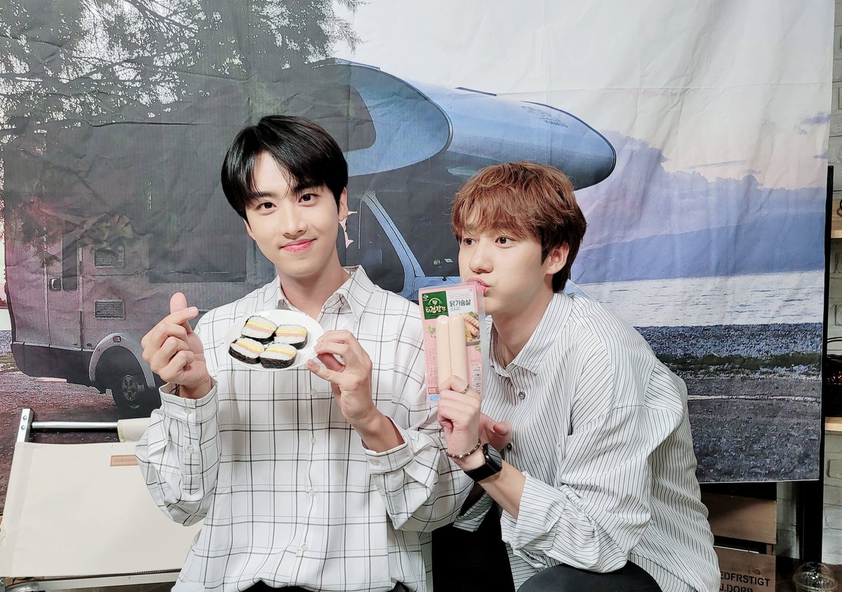 KNKOfficial220's tweet photo. 🔅네이버 쇼핑 LIVE

통큰매점 캠핑장에서⛺
즐거웠던 또니와 후니😎💕

#크나큰 #KNK
#김지훈 #정인성 https://t.co/vIW4y8JAC7