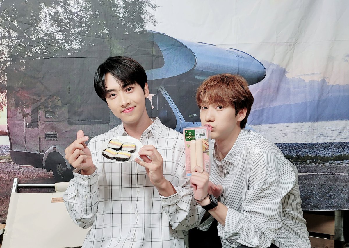 KNKOfficial220's tweet photo. 🔅네이버 쇼핑 LIVE

통큰매점 캠핑장에서⛺
즐거웠던 또니와 후니😎💕

#크나큰 #KNK
#김지훈 #정인성 https://t.co/vIW4y8JAC7