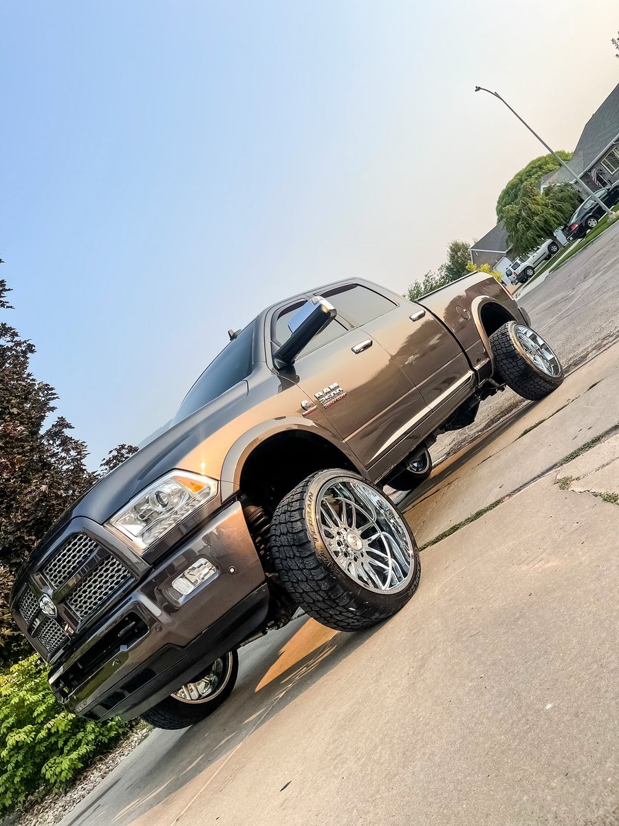 Sparkly891's tweet photo. Lovin the chrome 24s 😍 https://t.co/HJ2NoteJk5