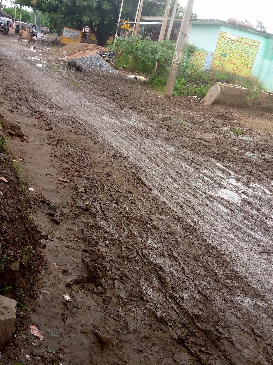Faster1Kumar's tweet photo. प्राथमिक विद्यालय #इटौरागुरु  के सामने बहुत गंदगी है और खंजरा भी खराब है और बहुत समस्या होती है इसका कोई समाधान  हो @myogiadityanath @myogioffice @narendramodi @DM_Jalaun @dmjalaun @Pushpendra_Raj7 https://t.co/8p1MrLh0WN
