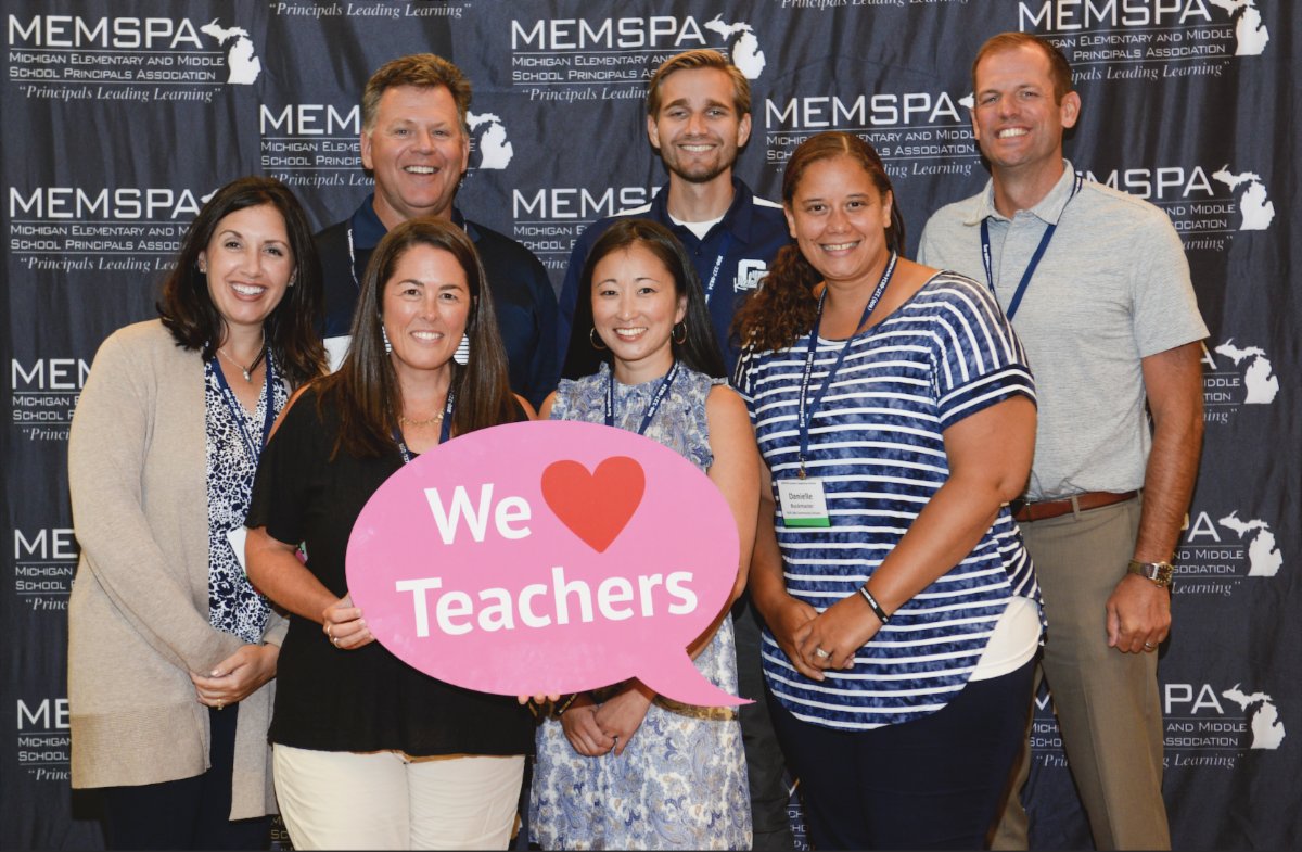 Dr_Maring's tweet photo. Learning together at #MEMSPASLI21 @DrewBordner @mrsdbuckmaster @MrsHawkinsGL @jboerman75 @bobbi_stoner @jboerman75 #glcsMS #GLCSrichland #GLCSkellogg #glcsVP #MEMSPA https://t.co/8tp02YHZSY