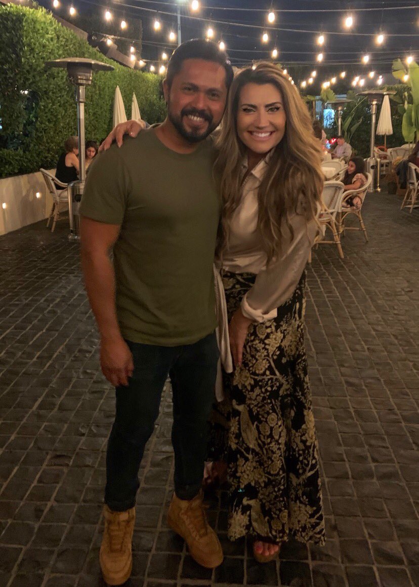Look at who I intentionally ran into at <a href="/BevHillsHotel/">The Beverly Hills Hotel</a> ... the amazing @joelrelampagos 

He was our last guest on breakfast w/ Champions show, <a href="/glenn_lundy/">Glenn Lundy</a> &amp; @randallkennethjones 

It doesn’t take a whole lot of effort to connect with someone, simply intention and follow through