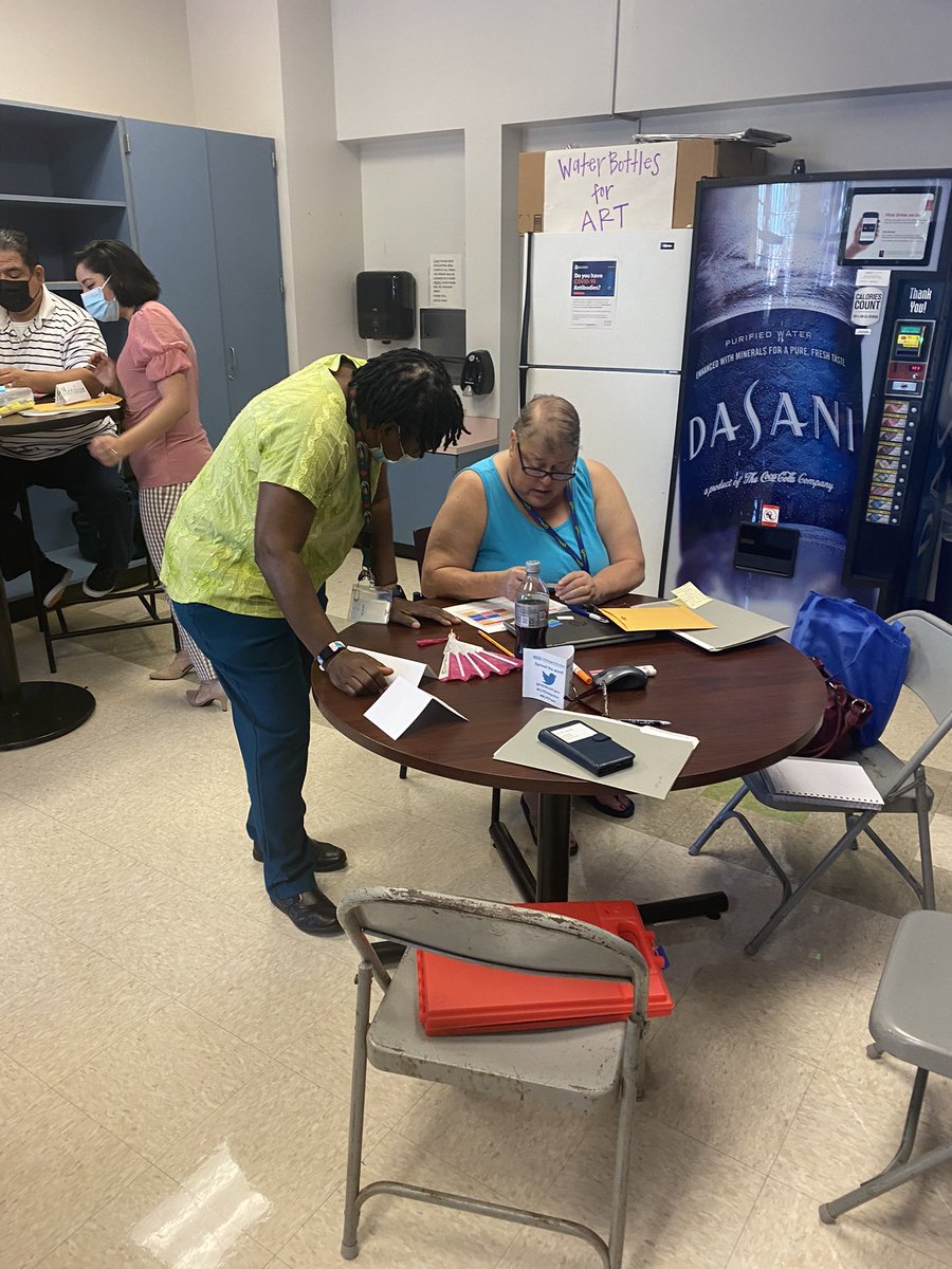 SMahario's tweet photo. Teachers engaging in purposeful conversations with @Jererita_Wilson about Structured Support That Builds Academic Language @HISDMultiPrgms #ELPSIntegration #MLDPDTeam #BenavidezES #ELPSIntegrationITSWHATWEDO https://t.co/yoXFbejkYH