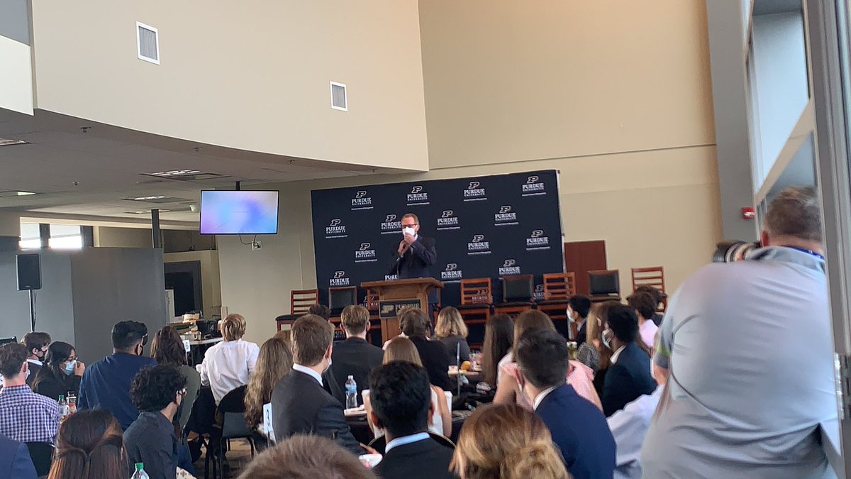 Dave Randich spoke today about the specific tools/skills employers look for that will help accelerate people’s careers #LarsenLaunch21 #larsenleadersacademy #purdue #krannertschoolofmanagement #krannert #Larsen #LLA #boilermakers