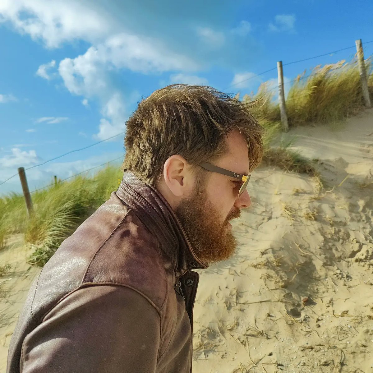 DavidLabowsky's tweet image. Guys, I&apos;m spending some time at the beach with loved ones. Won&apos;t be streaming today! (New Twitch regulations), so wishing you a great Day! #nostream #beachday #update