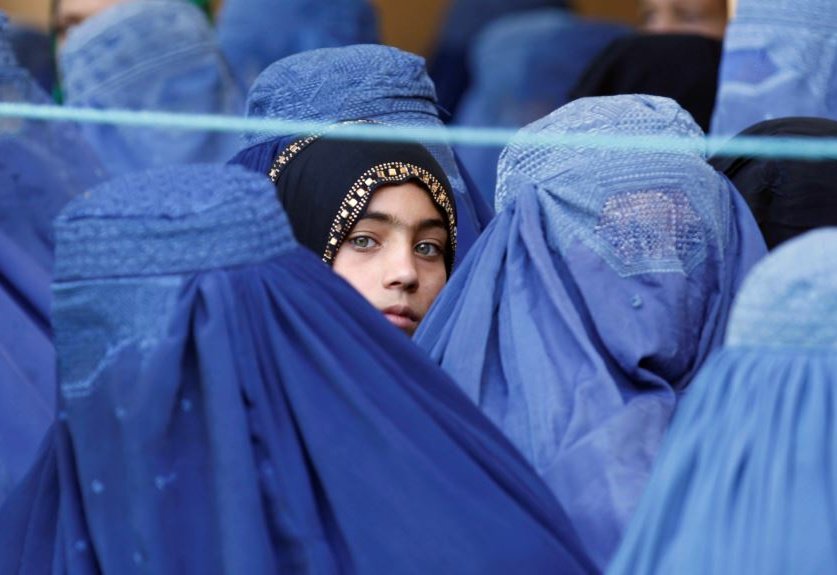Seguiamo con apprensione la situazione in #Afghanistan. Le immagini di tante persone, donne e bambini, in fuga dalla violenza dei #talebani sono un pugno nello stomaco. I sindaci italiani pronti ad accogliere i profughi del regime di #Kabul. Come sempre noi faremo la nostra parte