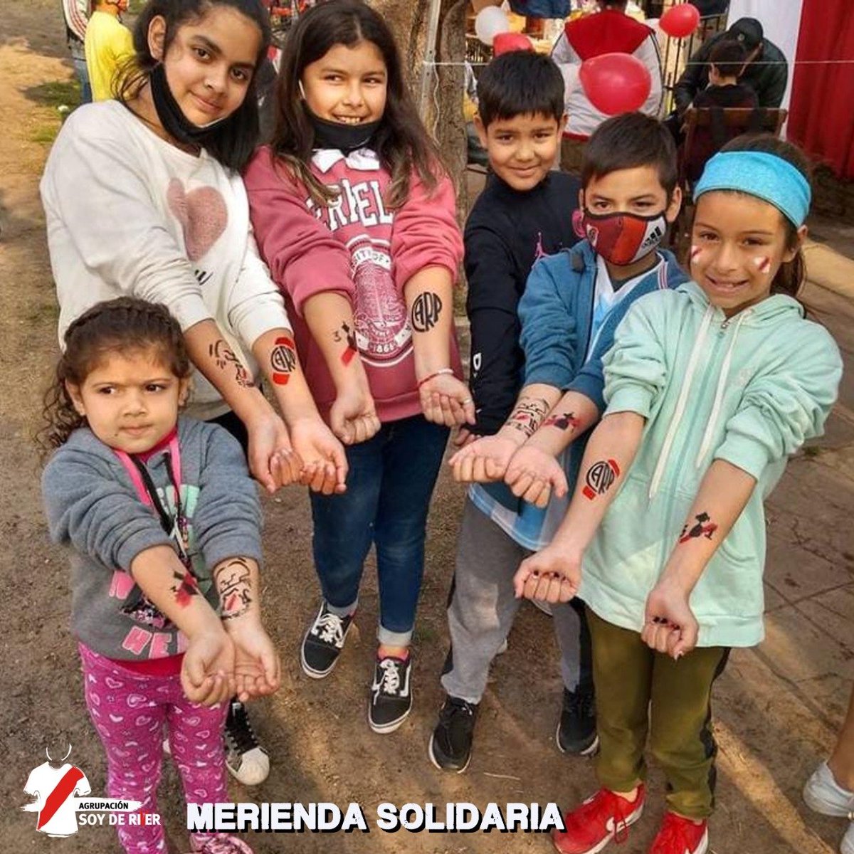 movsoyderiver's tweet photo. 🙌🏻 ¡𝗚𝗥𝗔𝗖𝗜𝗔𝗦 𝗔 𝗧𝗢𝗗𝗢𝗦!
Desde @movsoyderiver queremos agradecer a todos los que colaboraron con nosotros e hicieron posible que muchos chicos pasen un día feliz.
•
❤️ Gracias por ayudarnos a ayudar. Vamos siempre por más.
•
#soyderiver #meriendasolidaria https://t.co/ENENF03WTc