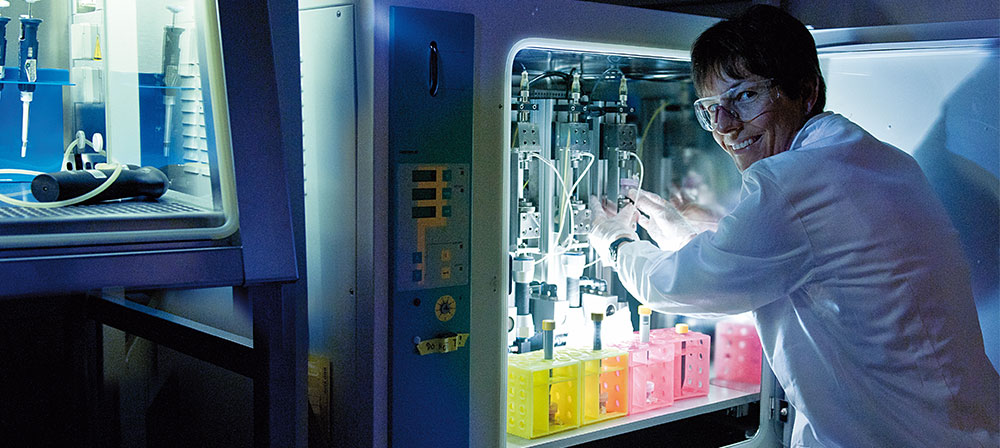 AOFoundation's tweet photo. The aim of the AO Research Institute Davos (ARI) Disc and Cartilage Biology Focus Area is developing and testing of repair methods, regenerative treatments, and diagnostic tools.

Learn more about their research projects ⬇️
 https://t.co/rCJNlOejLz https://t.co/52kQHi3BVV