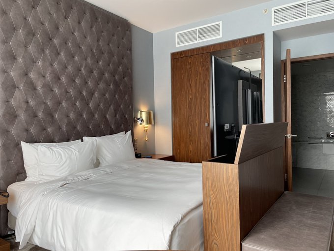 I&rsquo;ve checked in and already took some pics in My executive suite (check OnlyFans). Spa is in an hour<a href="/tag/tributesnonstop"class="tags"><span>#tributesnonstop</span></a>