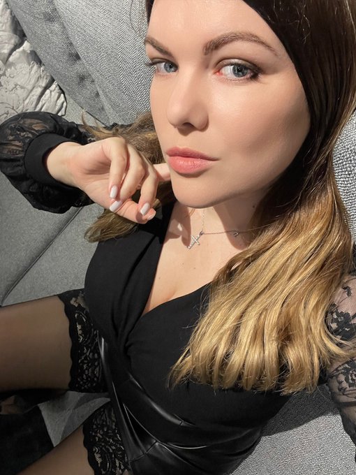 I&rsquo;ve checked in and already took some pics in My executive suite (check OnlyFans). Spa is in an hour<a href="/tag/tributesnonstop"class="tags"><span>#tributesnonstop</span></a>