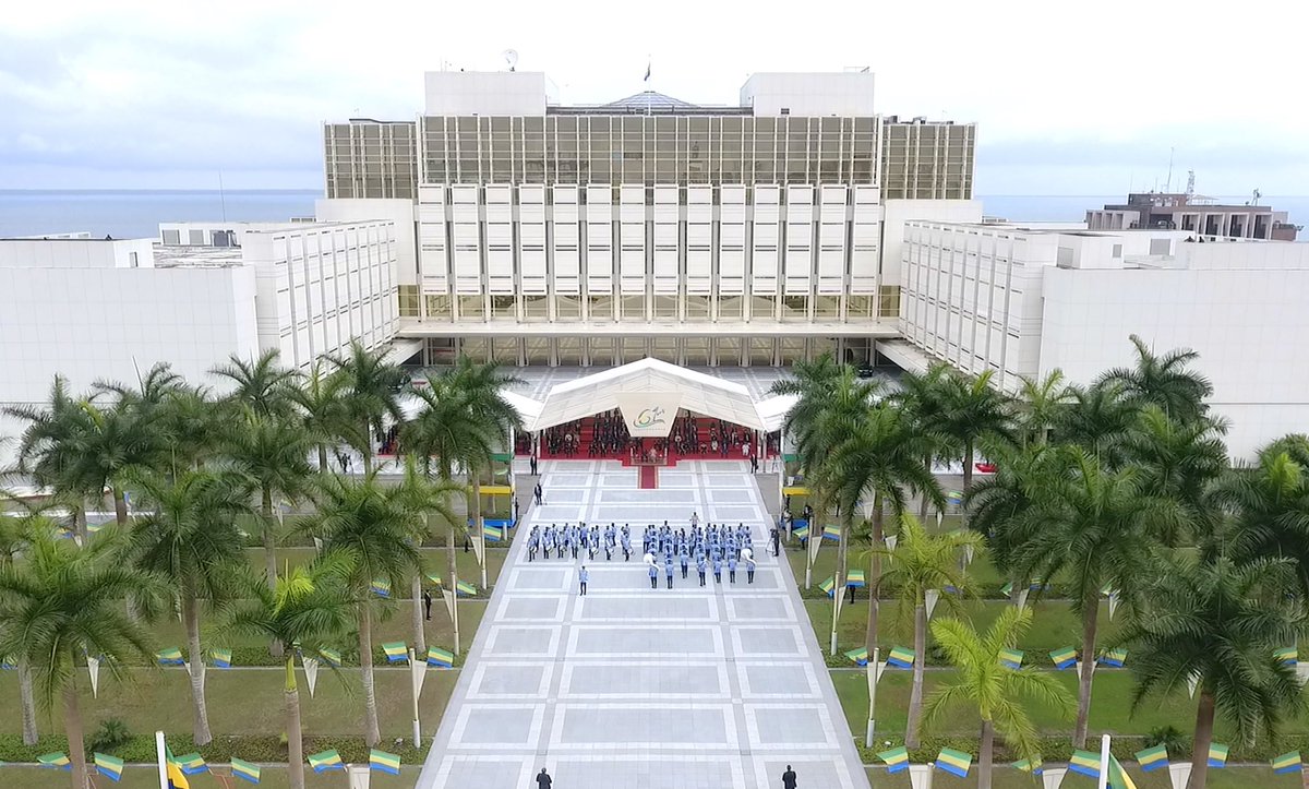 NoureddinBV's tweet photo. Comme l'a dit le @PresidentABO, "nous pouvons être fiers d'être #Gabon-ais".
Intensifier nos efforts pour améliorer ce qui doit l'être ne nous empêche pas de reconnaître ce qui fonctionne bien dans notre pays.
En la matière, les exemples abondent.
Bonne fête de l'#Indépendance ! https://t.co/NyK6evTWyi