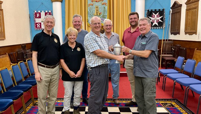 <a href="/WorcsMasons/">Worcestershire Freemasons</a> complete their part in the #UGLEUS2021Challenge and hand over 🏆 <a href="/OxonMasons/">Oxfordshire Masons</a> for the next part <a href="/UGLE_UniScheme/">Universities Scheme</a> <a href="/UGLE_GrandLodge/">United Grand Lodge of England</a> <a href="/WorvellMichelle/">Michelle Worvell</a> #charity #Freemasonry bit.ly/3AOUc2d
