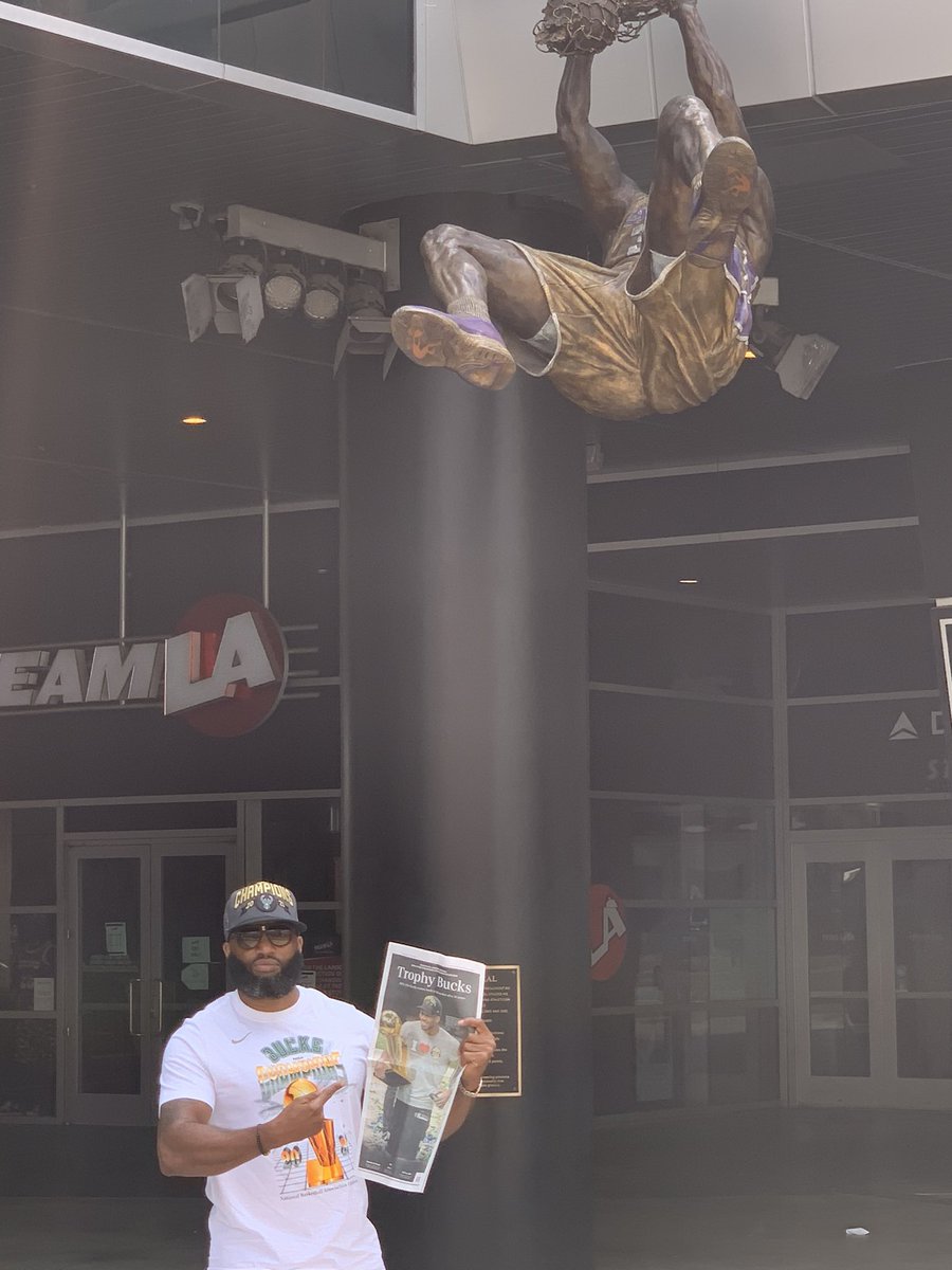cooly_roc's tweet photo. Pops was out in LA and wanted to give a friendly reminder of who’s the best team in the league right now. We move #BucksIn6 #FearTheDeer https://t.co/HmzJ6zJeJc