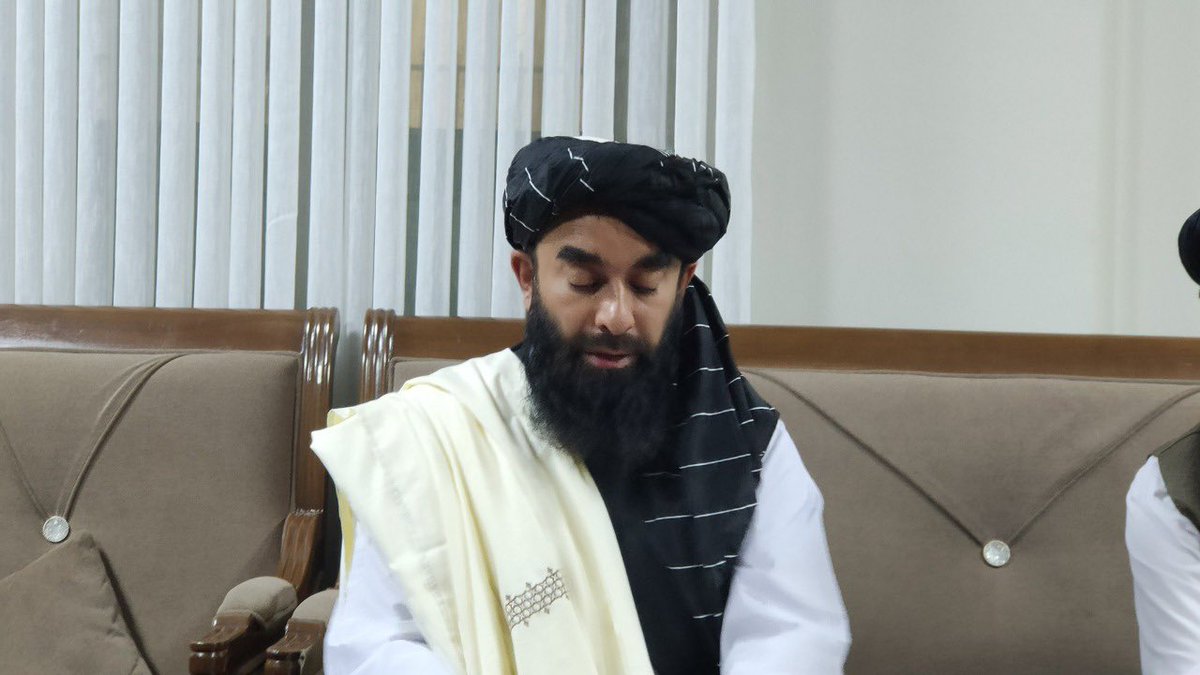 BadarHammad1's tweet photo. او دا هم ذبیح الله مجاهد د اسلامي امارت د فرهنګي کمیسون رئیس او ویاند https://t.co/o2mm3dBy7n https://t.co/Zghos3m6eL