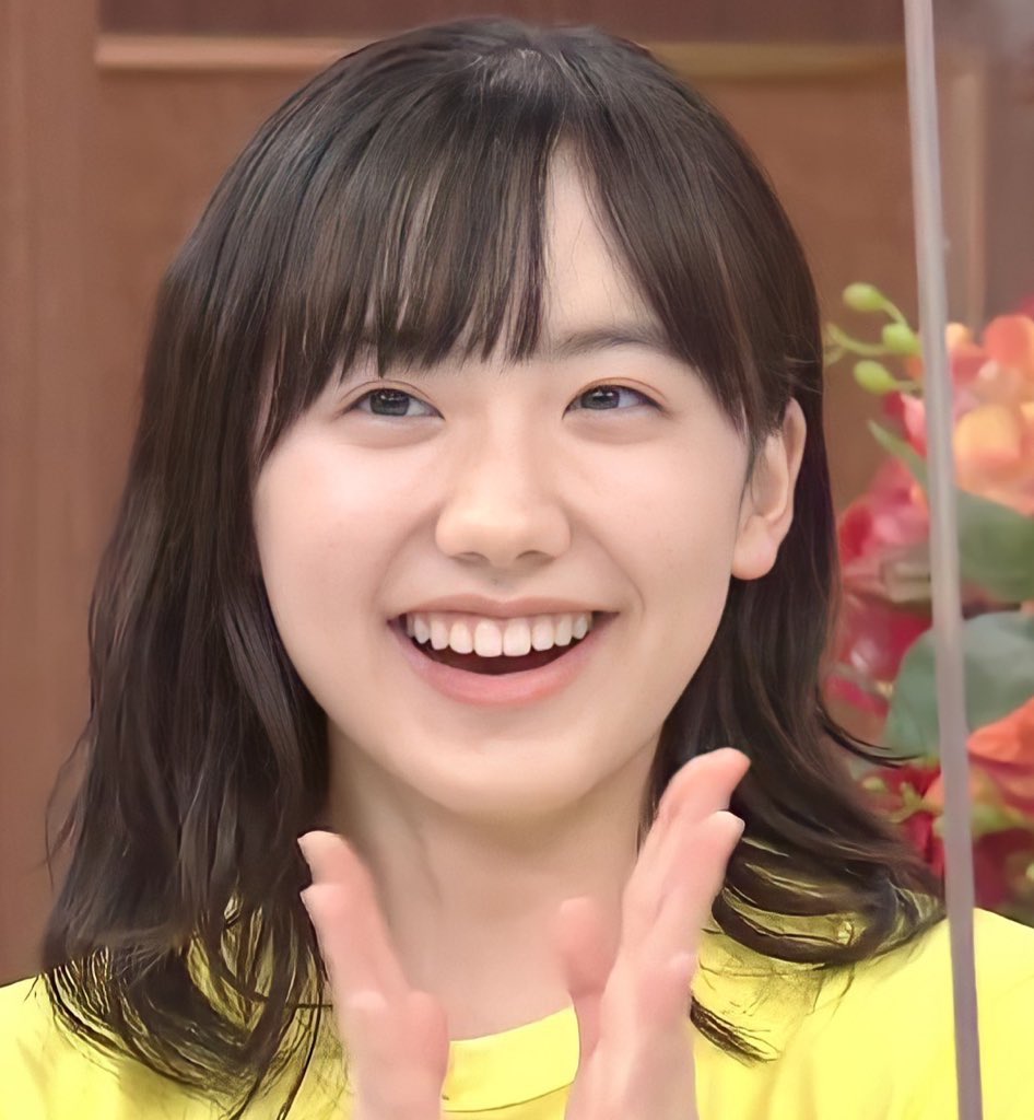 桃 愛菜ちゃん 少し見ない間にまた大人っぽくなりました 斜め横を向いた時の笑顔が昔と変わっていなくてほんとにかわいい 今年も24時間テレビで愛菜ちゃんを見れるのが楽しみです 芦田愛菜 行列のできる法律相談所 T Co Ulvlqi9fek