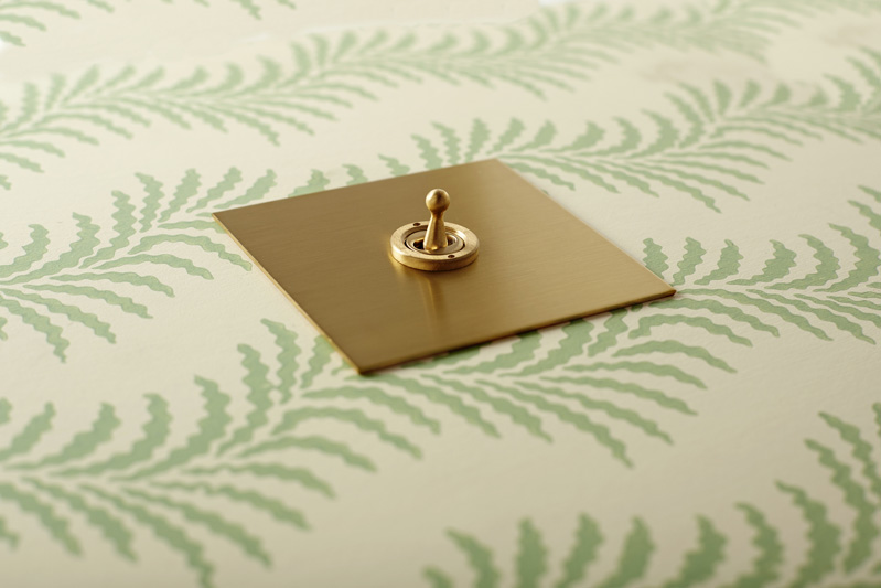 Our momentary switch looks very smart in our brushed brass finish, on this ornate wallpaper design by @soanebritain
We have a range of toggle switches and button switches which work with lighting controls &amp; home automation systems - click the link in our bio to find out more.