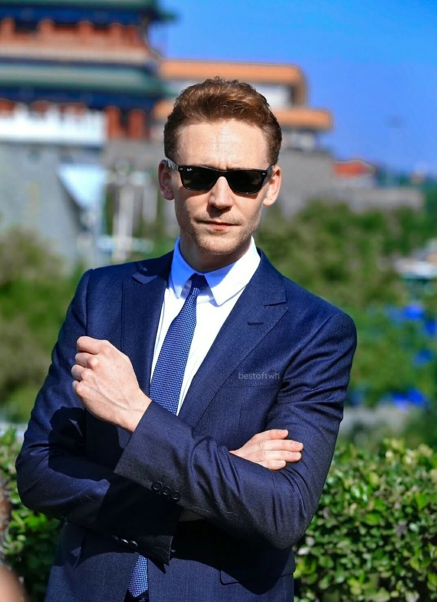 RT @bestoftwh: Tom Hiddleston promoting Thor The Dark World in China. https://t.co/v30VuD4rju