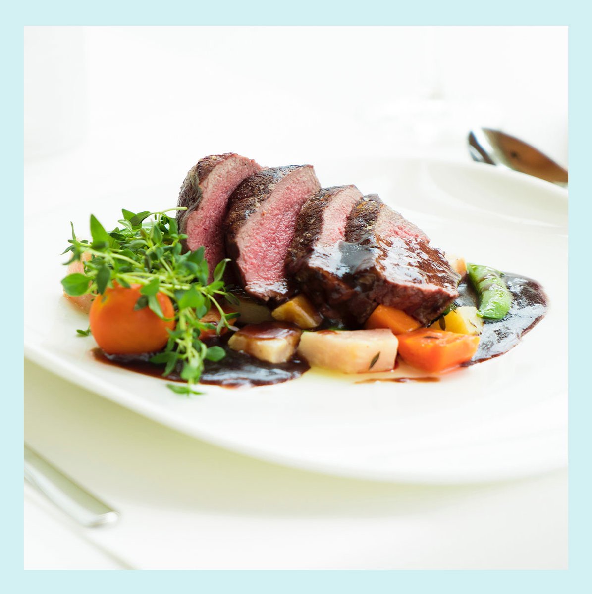 No saps què cuinar avui i encara no has anat al mercat Els cuiners de ROSTISSERIA NAVARRO t'esperen amb les seves propostes gastronòmiques, aprofita i compra menjar preparat i de qualitat.

#menjarpreparat #cuinacasolana #flecagava #comerçlocal #jocomproacasa #wowgava #gava⁠