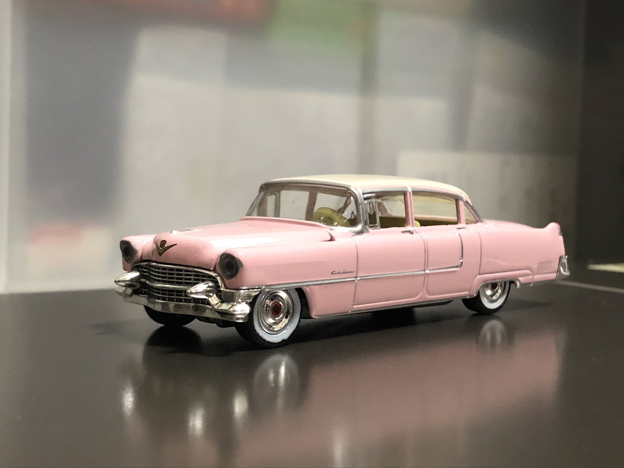 人気商品!! 1/43 グリーンライト エルビス '55 キャデラック