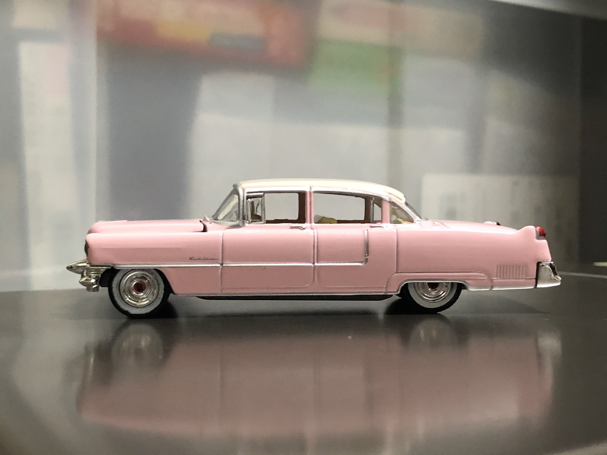 人気商品！！ 1/43 グリーンライト エルビス '55 キャデラック