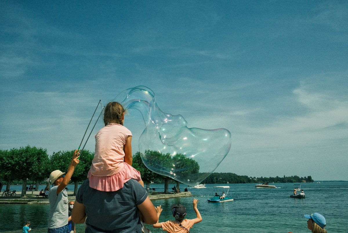 Darjami3's tweet photo. Bubbles
#streetphotography #womenstreetphotographer #fujifilm_xseries #fujix100v #bubble https://t.co/vu3vq80JTM