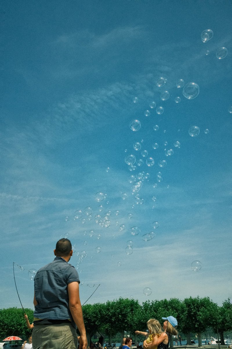 Darjami3's tweet photo. Bubbles
#streetphotography #womenstreetphotographer #fujifilm_xseries #fujix100v #bubble https://t.co/vu3vq80JTM