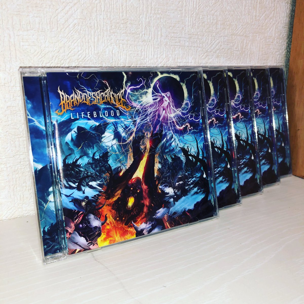 お待たせしました！入手困難なDistant、Brand of Sacrificeの今年発売のNew Albumを新入荷しました！どちらも今年要チェックなアルバムです！

Distant
shardsnmill.theshop.jp/items/50636216

Brand of Sacrifice 
shardsnmill.theshop.jp/items/50637471